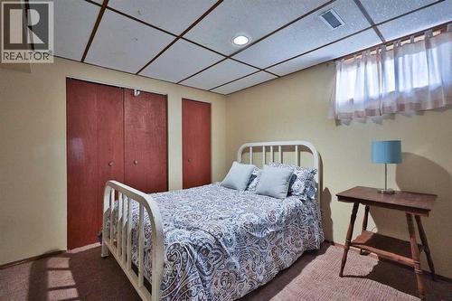 95 N 250 W, Raymond, AB - Indoor Photo Showing Bedroom