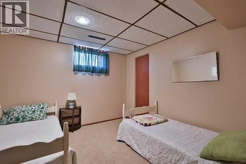 95 N 250 W, Raymond, AB - Indoor Photo Showing Bedroom