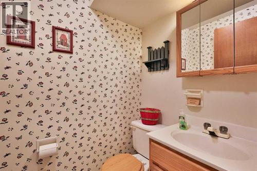 95 N 250 W, Raymond, AB - Indoor Photo Showing Bathroom