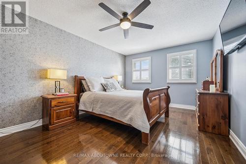 2421 Hargood Place, Mississauga, ON - Indoor Photo Showing Bedroom