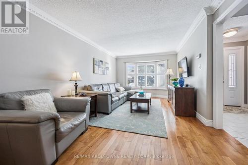 2421 Hargood Place, Mississauga, ON - Indoor Photo Showing Living Room