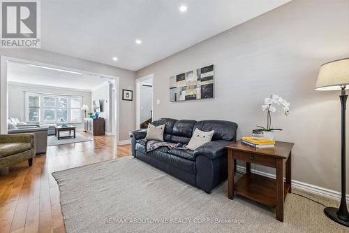 2421 Hargood Place, Mississauga, ON - Indoor Photo Showing Living Room