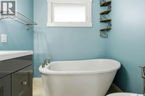 2504 Grant Road, Regina, SK - Indoor Photo Showing Bathroom