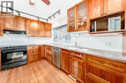 919 Robert Road Ne, Calgary, AB - Indoor Photo Showing Kitchen