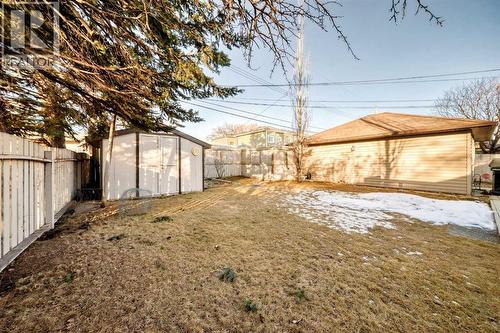 919 Robert Road Ne, Calgary, AB - Outdoor