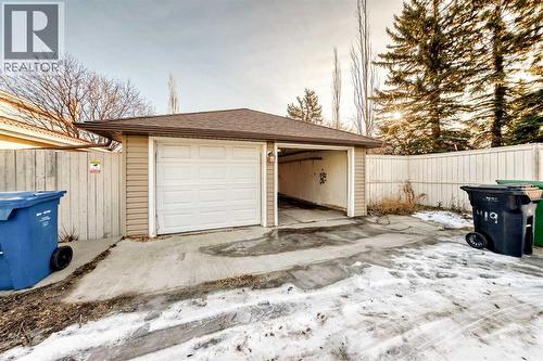 919 Robert Road Ne, Calgary, AB - Outdoor