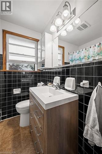 19 Perkell Place, Kitchener, ON - Indoor Photo Showing Bathroom