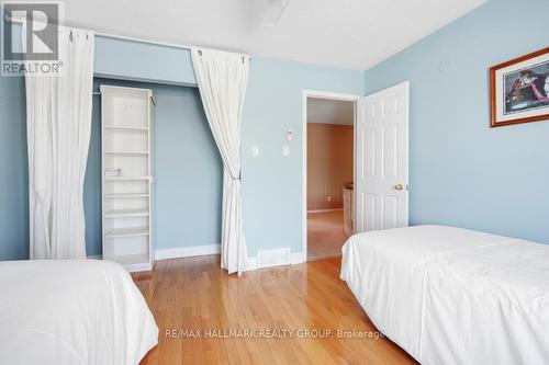 41 Bramblegrove Crescent, Ottawa, ON - Indoor Photo Showing Bedroom