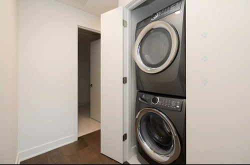 Salle de lavage - Th2-1288 Rue St-Antoine O., Montréal (Ville-Marie), QC - Indoor Photo Showing Laundry Room