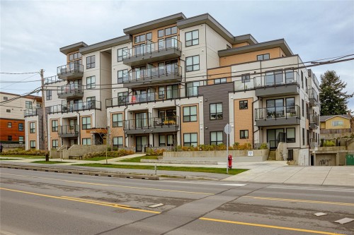 203-4030 Shelbourne St  Saanich, BC V8N 3E4