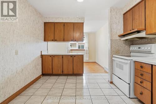 63 Marlowe Drive, Hamilton, ON - Indoor Photo Showing Kitchen