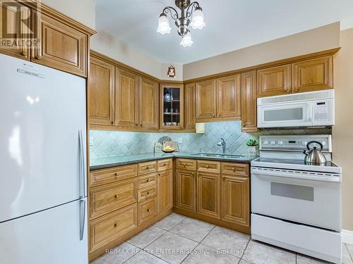 3016 Rymal Road, Mississauga, ON - Indoor Photo Showing Kitchen