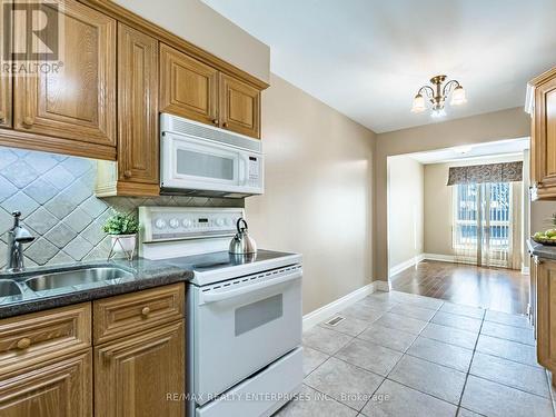 3016 Rymal Road, Mississauga, ON - Indoor Photo Showing Kitchen