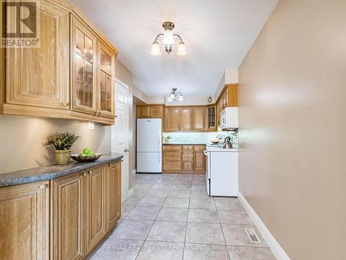 3016 Rymal Road, Mississauga, ON - Indoor Photo Showing Kitchen
