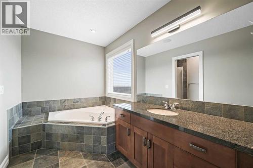 5619 Coach Hill Road Sw, Calgary, AB - Indoor Photo Showing Bathroom