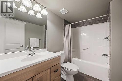 5619 Coach Hill Road Sw, Calgary, AB - Indoor Photo Showing Bathroom