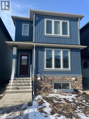 379 Hotchkiss Manor SE  Calgary, AB T3S 0N9