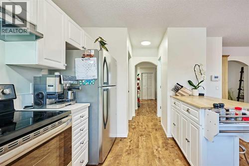 2366 Eversyde Avenue Sw, Calgary, AB - Indoor Photo Showing Kitchen