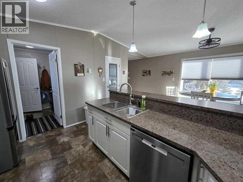 4916 49 Street, Botha, AB - Indoor Photo Showing Kitchen With Double Sink