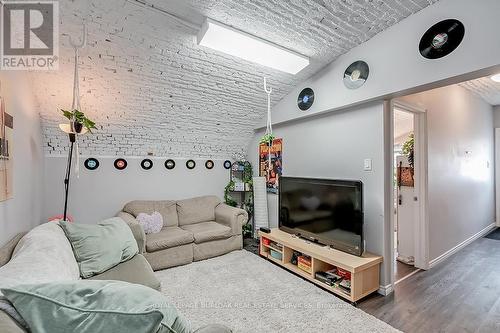 50 Sanders Boulevard, Hamilton, ON - Indoor Photo Showing Living Room