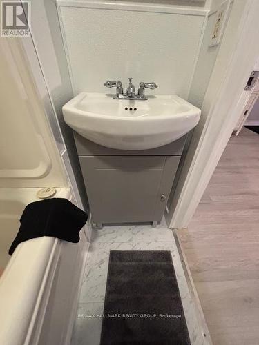 115 Carruthers Avenue, Ottawa, ON - Indoor Photo Showing Bathroom