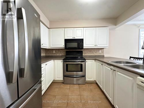 2218 Shadetree Avenue, Burlington, ON - Indoor Photo Showing Kitchen With Double Sink