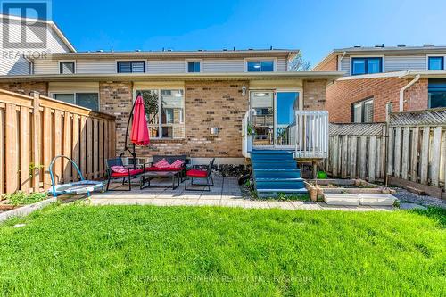 2218 Shadetree Avenue, Burlington, ON - Outdoor