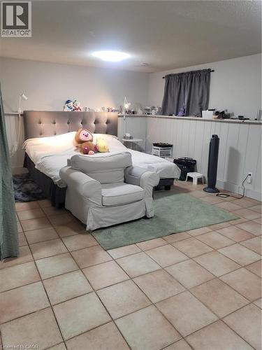 18 Rosewell Street, Hamilton, ON - Indoor Photo Showing Bedroom