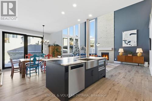 640 Meadowridge Circle, Ottawa, ON - Indoor With Fireplace