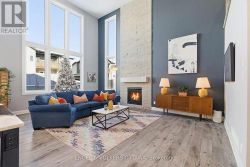 640 Meadowridge Circle, Ottawa, ON - Indoor Photo Showing Living Room With Fireplace