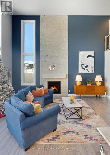 640 Meadowridge Circle, Ottawa, ON - Indoor Photo Showing Living Room With Fireplace