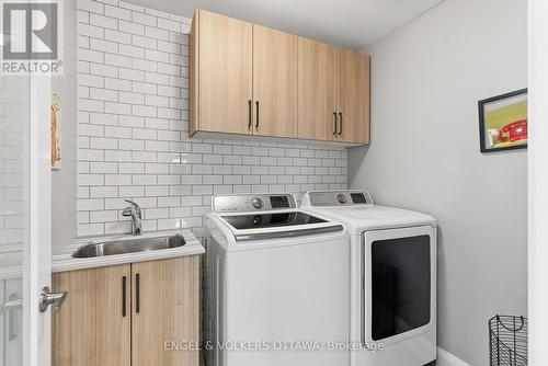 upper floor laundry - 640 Meadowridge Circle, Ottawa, ON - Indoor Photo Showing Laundry Room