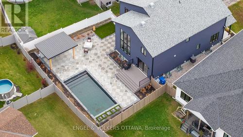 640 Meadowridge Circle, Ottawa, ON - Outdoor With Above Ground Pool