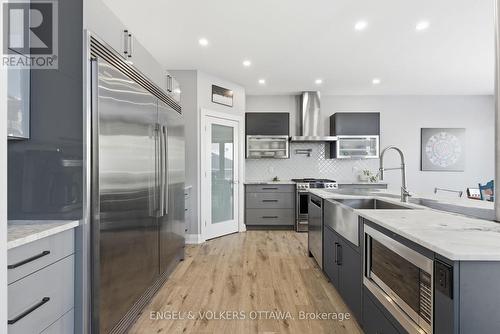 640 Meadowridge Circle, Ottawa, ON - Indoor Photo Showing Kitchen With Upgraded Kitchen