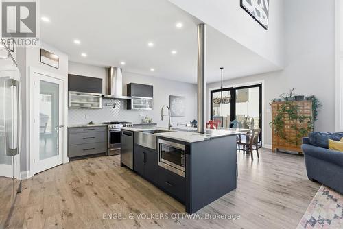 640 Meadowridge Circle, Ottawa, ON - Indoor Photo Showing Kitchen With Upgraded Kitchen