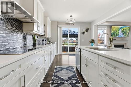 28 Celano Drive, Hamilton, ON - Indoor Photo Showing Kitchen With Upgraded Kitchen
