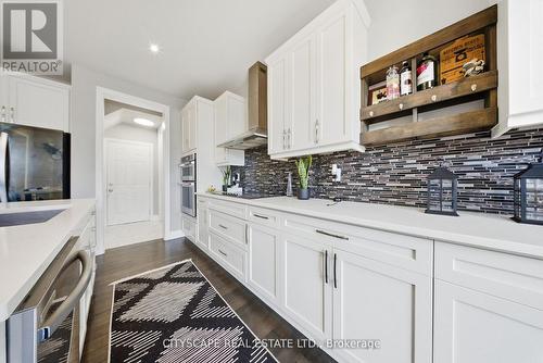 28 Celano Drive, Hamilton, ON - Indoor Photo Showing Kitchen