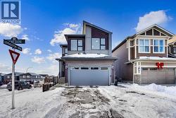 210 Lucas Close NW  Calgary, AB T3P 1Z4