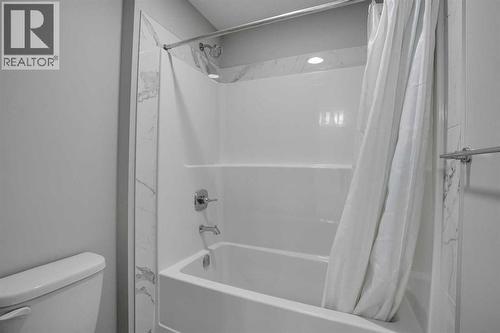 210 Lucas Close Nw, Calgary, AB - Indoor Photo Showing Bathroom