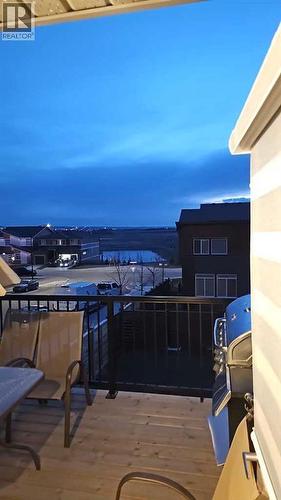 210 Lucas Close Nw, Calgary, AB - Outdoor