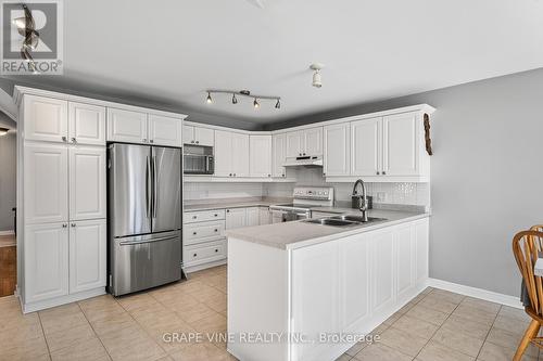 130 Springcreek Crescent, Ottawa, ON - Indoor Photo Showing Kitchen With Double Sink