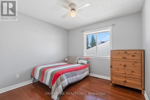 130 Springcreek Crescent, Ottawa, ON - Indoor Photo Showing Bedroom