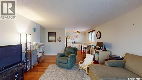 27 111 St Lawrence Crescent, Saskatoon, SK - Indoor Photo Showing Living Room