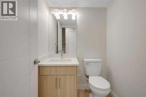 13 Penworth Close Se, Calgary, AB - Indoor Photo Showing Bathroom