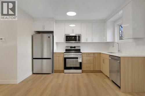 13 Penworth Close Se, Calgary, AB - Indoor Photo Showing Kitchen