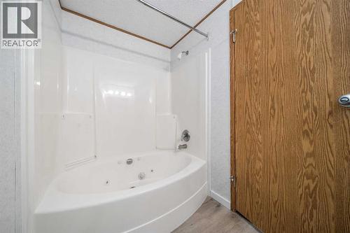 103 1 Avenue E, Bow Island, AB 