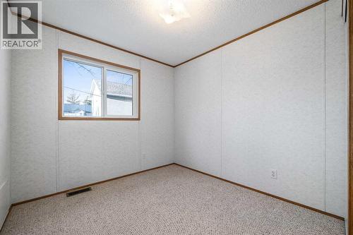 103 1 Avenue E, Bow Island, AB 