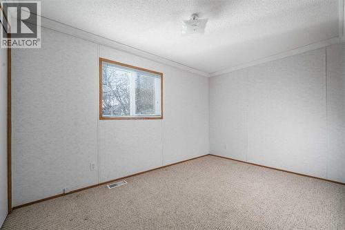 103 1 Avenue E, Bow Island, AB 