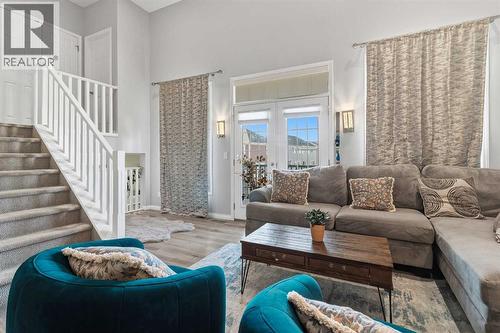 237 Windrow Crescent Sw, Airdrie, AB - Indoor Photo Showing Living Room