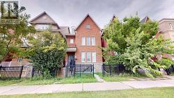 9 ELIA LANE  Toronto, ON M3J 0E5